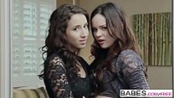 Babes - Leccami le labbra con Jenna Ross e Belle Knox clip